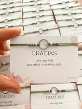 Cargar imagen en el visor de la galería, Pack Pulsera Detalle de boda Acero en tarjeta Omamori Joyas