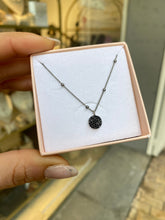 Cargar imagen en el visor de la galería, Colgante Circonitas Negras Omamori Joyas