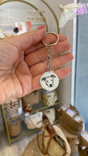 Laden Sie das Bild in den Galerie-Viewer, Llavero ilustración Mascota Omamori Joyas