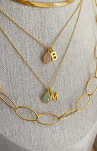 Cargar imagen en el visor de la galería, Colgante Mia Letra y piedra MEDIUM Omamori Joyas