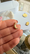 Cargar imagen en el visor de la galería, Charm Luna circonitas MOON Omamori Joyas