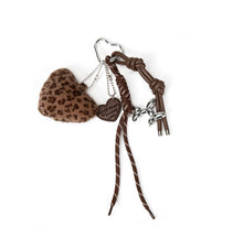 Cargar imagen en el visor de la galería, Llaveros Charms bag para bolso Omamori Joyas