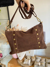 Cargar imagen en el visor de la galería, Bolso Tachuelas Medium Omamori Joyas