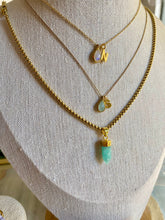 Cargar imagen en el visor de la galería, Colgante Mia Letra y piedra MEDIUM Omamori Joyas