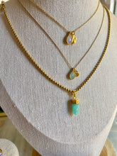 Cargar imagen en el visor de la galería, Colgante Mia Letra y piedra MEDIUM