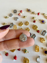 Load image into Gallery viewer, Charm medalla Ángel de la guarda