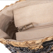 Cargar imagen en el visor de la galería, Bolso mimbre bandolera detalles florales Omamori Joyas