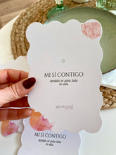 Cargar imagen en el visor de la galería, Tarjetón con mensaje “Mi sí contigo” Omamori Joyas