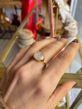Cargar imagen en el visor de la galería, Anillo Piedra Luna Oval Omamori Joyas