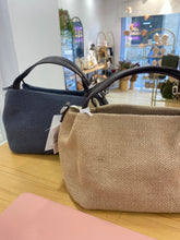 Cargar imagen en el visor de la galería, Bolso Ona Medium Omamori Joyas