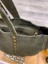 Cargar imagen en el visor de la galería, Bolso Tote tachuelas ( Colores )