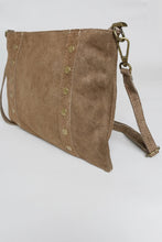 Cargar imagen en el visor de la galería, Bolso Tachuelas Medium Omamori Joyas