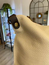 Cargar imagen en el visor de la galería, Bolso Medium 255 Piel ( colores ) Omamori Joyas
