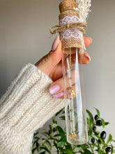 Cargar imagen en el visor de la galería, Pulsera bolitas con inicial en Probeta Omamori Joyas