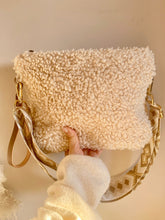 Laden Sie das Bild in den Galerie-Viewer, Bolso Mini Gisela Omamori Joyas