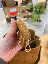 Cargar imagen en el visor de la galería, Bolso Bombonera Julia Omamori Joyas