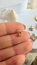 Cargar imagen en el visor de la galería, Charm Luna y Estrella con Circonita MOON Omamori Joyas