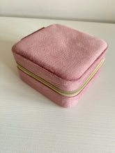Charger l'image dans la galerie, Joyero Velvet Omamori Joyas