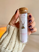 Cargar imagen en el visor de la galería, Pulseras navideñas en tubitos de cristal