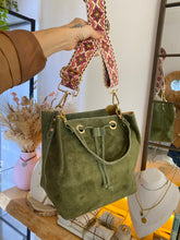 Load image into Gallery viewer, Bolso Bombonera Aina Omamori Joyas