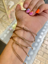 Cargar imagen en el visor de la galería, Pulsera Perlas Ajustable Omamori Joyas