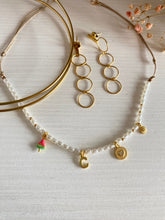 Cargar imagen en el visor de la galería, Collar perlas y Charms Omamori Joyas