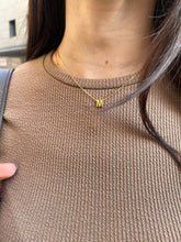 Laden Sie das Bild in den Galerie-Viewer, Colgante Inicial AC Omamori Joyas
