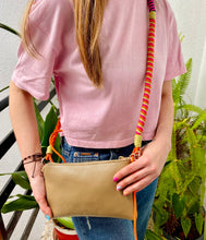 Cargar imagen en el visor de la galería, Bolso Colors 124 Medium Omamori Joyas