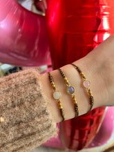 Cargar imagen en el visor de la galería, Pulsera Lia dorada Omamori Joyas