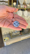 Cargar imagen en el visor de la galería, Llavero Personalizado Perro Omamori Joyas