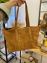 Cargar imagen en el visor de la galería, Bolso Tote tachuelas