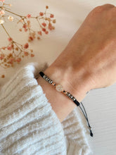 Laden Sie das Bild in den Galerie-Viewer, Pulsera Gold Rose Circ Omamori Joyas