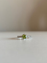 Cargar imagen en el visor de la galería, Anillo Peridoto Grapes Omamori Joyas