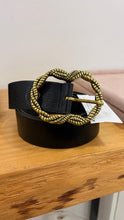 Cargar imagen en el visor de la galería, Cinturón Hebilla Dorada Omamori Joyas