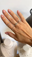 Laden Sie das Bild in den Galerie-Viewer, Anillo bolitas de plata elástico Omamori Joyas