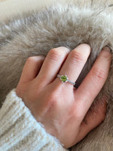 Cargar imagen en el visor de la galería, Anillo Peridoto Grapes Omamori Joyas