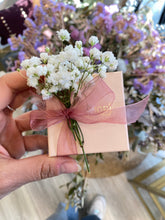 Cargar imagen en el visor de la galería, Pulsera Rosa de Sant Jordi Omamori Joyas