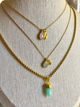 Cargar imagen en el visor de la galería, Colgante Mia Letra y piedra MEDIUM Omamori Joyas