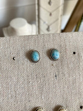 Laden Sie das Bild in den Galerie-Viewer, Pendientes India bolitas Omamori Joyas