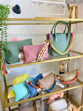 Cargar imagen en el visor de la galería, Bolso Colors 124 Medium Omamori Joyas