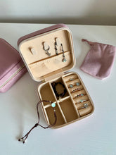 Charger l'image dans la galerie, Joyero Velvet Omamori Joyas