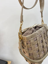 Cargar imagen en el visor de la galería, Bolso Lüa bombonera