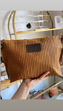 Laden Sie das Bild in den Galerie-Viewer, Bolso Medium Trenzado Omamori Joyas
