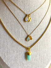 Cargar imagen en el visor de la galería, Colgante Mia Letra y piedra MEDIUM Omamori Joyas