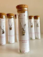 Cargar imagen en el visor de la galería, Pulseras navideñas en tubitos de cristal