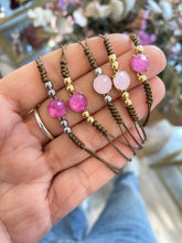 Cargar imagen en el visor de la galería, Pulsera Rosa de Sant Jordi Omamori Joyas