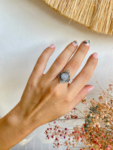 Load image into Gallery viewer, Anillo Marrakech Piedra luna Omamori Joyas