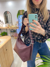 Laden Sie das Bild in den Galerie-Viewer, Bolso Burdeos Tach Omamori Joyas