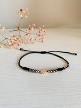 Laden Sie das Bild in den Galerie-Viewer, Pulsera Gold Rose Circ Omamori Joyas