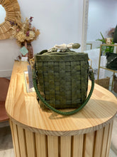 Cargar imagen en el visor de la galería, Bolso Lüa bombonera Omamori Joyas